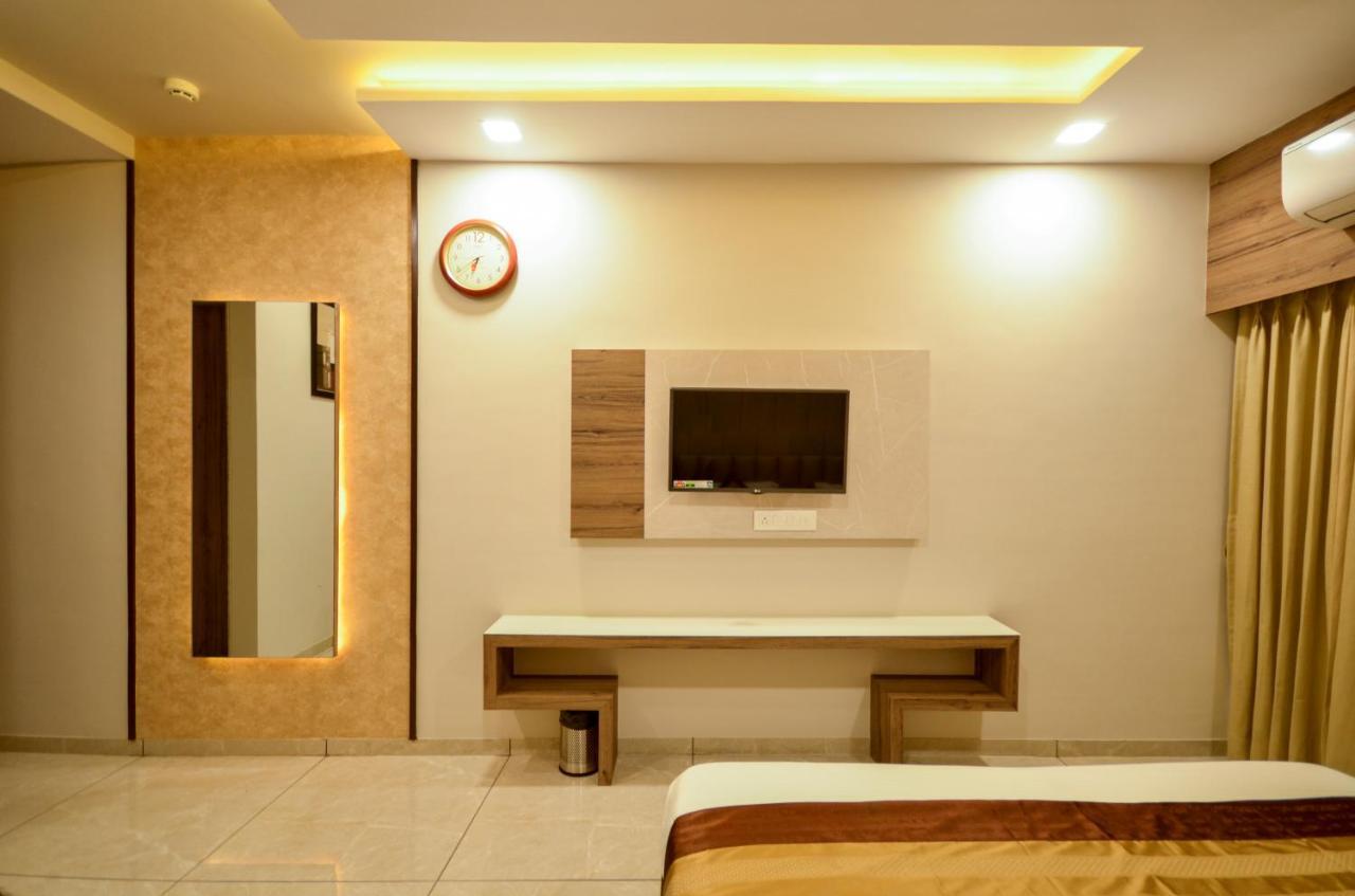 Hotel Repose アーメダバード エクステリア 写真